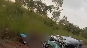 Oito pessoas morrem em acidente entre caminhonete, caminhão e van em Goiás