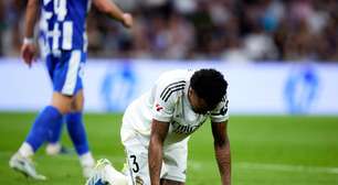 Militão sente o joelho e deixa duelo entre Real Madrid e Alavés ainda no primeiro tempo