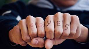 Você tem dificuldade em receber elogios e precisa sempre de validação? A resposta está em tudo o que você escutou quando criança, segundo a psicologia