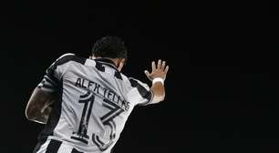 Botafogo decide no fim contra a Chapecoense e larga na frente na Copa do Brasil