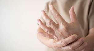 Dedo em gatilho: a condição que afeta as mãos e limita seus movimentos