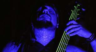 Fieldy, ex-baixista do KoRn, diz que saiu da banda porque não se vacinou