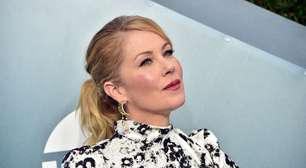 Christina Applegate é hospitalizada, mas tranquiliza fãs: 'Sou uma pessoa forte'