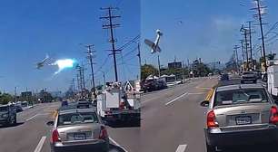 Avião de pequeno porte cai em estacionamento após atingir poste de energia em Los Angeles