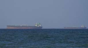 EUA abordam navio com petróleo iraniano, e Trump autoriza tiros contra minas no estreito de Ormuz