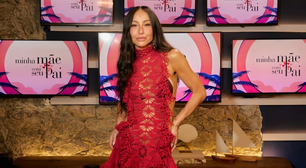 Figurino de Sabrina Sato vai de crochê a pijama na nova temporada de 'Minha Mãe com Seu Pai'