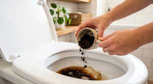 Café usado no vaso sanitário: entenda os possíveis benefícios desse truque caseiro