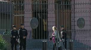 Argentina: Milei barra imprensa na Casa Rosada e acusa jornalistas de espionagem
