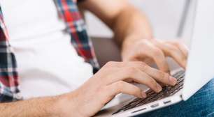 Brigada Militar prende homem com notebook furtado de escola