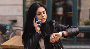 Vive chegando atrasado? A psicologia explica o que esse comportamento pode dizer sobre você