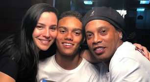 Poucos vão lembrar, mas ex-bailarina do Faustão é a mãe do único filho de Ronaldinho Gaúcho, João Mendes; saiba quem é Janaína Mendes