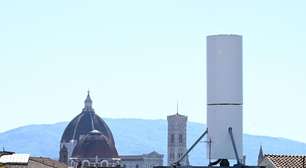 Antena de celular bloqueia vista de catedral e gera polêmica em Florença