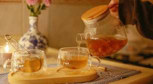 5 chás que vão te ajudar a aliviar as dores de estômago
