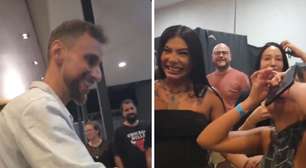 BBB 26: Marciele e Gabi reencontram Dummy 'gigante' sem máscara e ficam encantadas