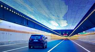 Com 11 km de extensão e um teto adornado com milhões de LEDs, o túnel subaquático mais longo da China se transformou de infraestrutura em atração turística
