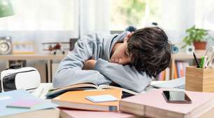 Jet lag social: entenda o efeito de dormir tarde e acordar cedo