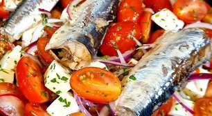 Salada de tomate com sardinha, um acompanhamento especial e muito nutritivo