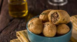 Croquete de mandioca com costela: o petisco que parece de boteco