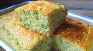 Bolo salgado úmido, saboroso e fofinho, que é só misturar os ingredientes e levar para assar