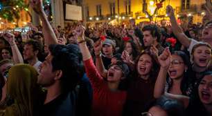 Portugal celebra 52 anos da Revolução dos Cravos com alertas sobre democracia e paz