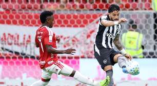 Botafogo e Internacional empatam em jogo de 4 gols no Mané Garrincha pelo Brasileirão