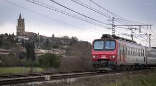 Brasileiro roda o mundo gravando viagens de trem e faz sucesso no YouTube