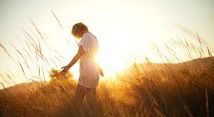 Passear ao ar livre alivia o sentimento de solidão, apontam especialistas