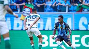 Com um a menos, Josué lamenta derrota do Coritiba na Arena do Grêmio