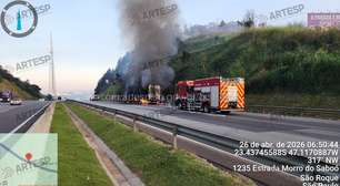 Carreta pega fogo na rodovia Castello Branco e causa interdição parcial em Araçariguama