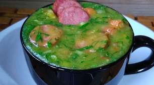 Caldo verde cremoso e muito fácil de fazer, uma receita tradicional que é reconfortante e deliciosa