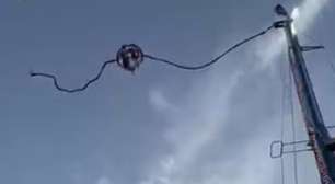 Pânico na Espanha: Cabo se solta em brinquedo e deixa quatro crianças feridas em Sevilha