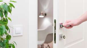 Dormir com a porta aberta ou fechada? Veja o que a espiritualidade diz