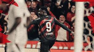 Athletico vira sobre o Vitória e confirma força como mandante