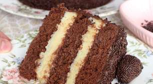 Bolo prestígio recheado com coco e coberto com chocolate, que sempre agrada todos os paladares