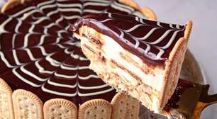 Torta alemã clássica divina, com aquela camada generosa de creme e biscoito para você arrasar