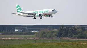 'Comprem agora': ministro espanhol alerta que guerra pode disparar preço de passagens aéreas