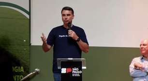 Flávio Bolsonaro diz que Tarcísio será presidente 'um dia' e que agro é tratado como 'lixo' no Brasil
