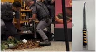 Homem com espada é imobilizado por PMs com arma de choque no Aeroporto de Viracopos; assista