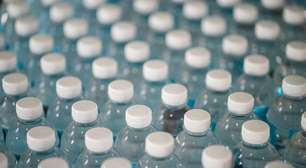 Microplásticos nas garrafinhas: um litro de água contém 240.000 fragmentos de plástico detectável