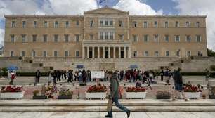 Atirador de 89 anos fere cinco pessoas em dois ataques em Atenas