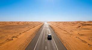 Um desafio de 240 km sem curvas, no deserto e com tráfego de caminhões, essa é a estrada reta mais longa do mundo