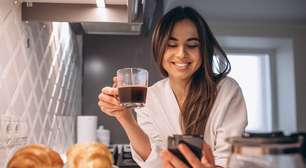 É verdade que café mancha os dentes? Especialista responde.