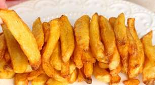 Batata frita na airfryer crocante e sequinha, para acompanhar seus pratos de forma mais saudável