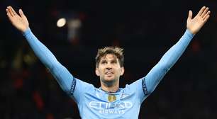 Zagueiro do Manchester City anuncia saída do clube após 10 anos