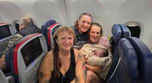 Mulher entra em parto e dá à luz em voo; entenda os riscos para o bebê