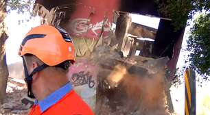 Imóvel desaba durante entrevista ao vivo para telejornal no RJ; veja o momento