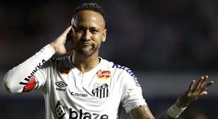 Neymar vira atração após jogo e presenteia jogador do San Lorenzo com chuteiras