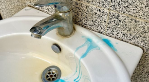 Nem bicarbonato de sódio, nem vinagre: essa é a melhor e mais fácil maneira de remover incrustações de torneiras e banheiros