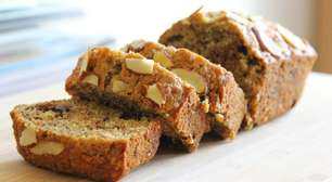 Quer um café da manhã especial? Veja pão de banana sem glúten perfeito