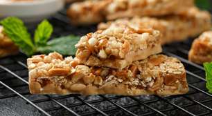 Como fazer barrinha caseira saudável de tâmara, aveia e castanhas